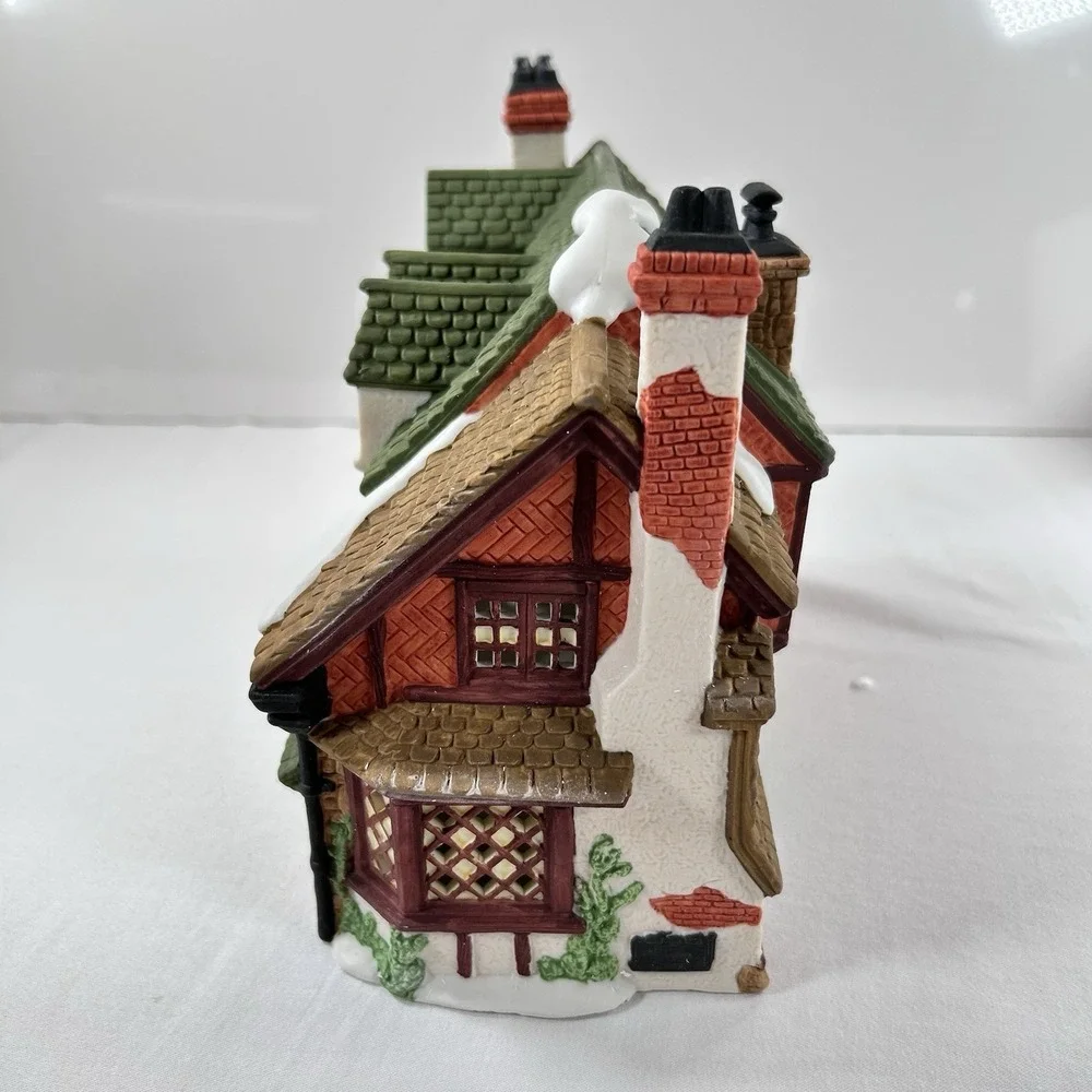 Dept 56 RUTH MARION SCOTCH WOOLENS Limited Ed 1989 Dickens 55859 Lighted EUC